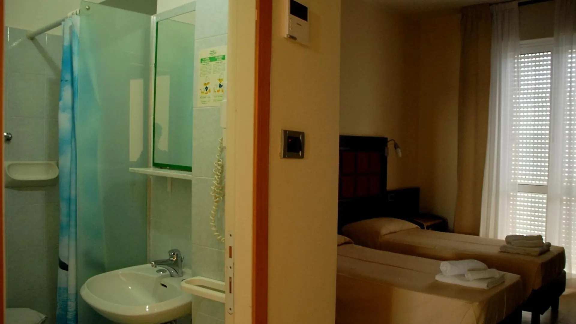 Hotel Arno Rimini 3*,